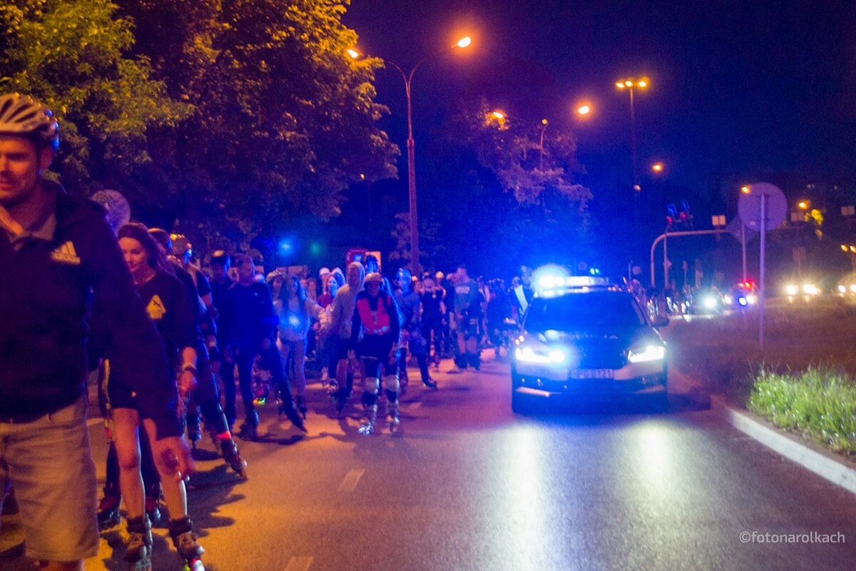 Nightskating Lublin - nocny przejazd rolkarzy przez miasto w asyście policji