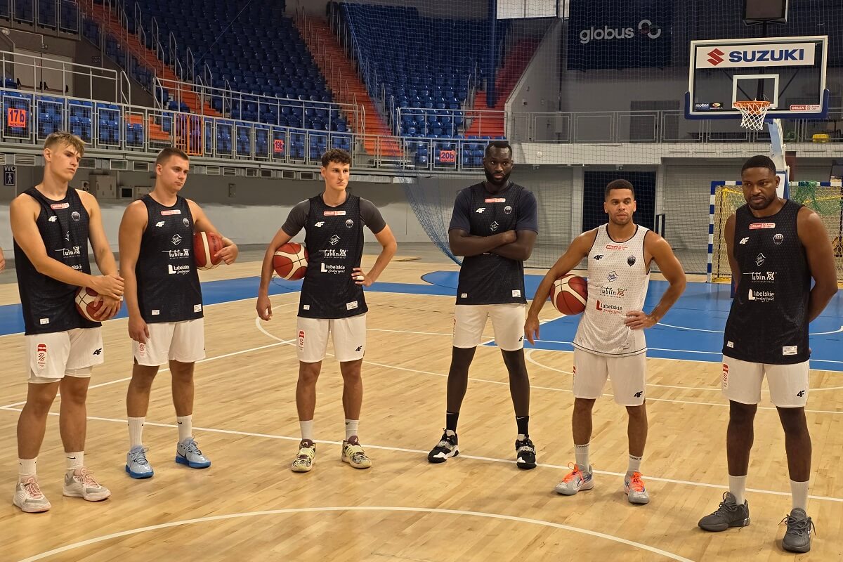 Nowy sezon, nowy trener – Start Lublin zaczyna przygotowania 2 od lewej - Michal Turewicz, Wiktor Kepka, Michal Krasuski, Ousmane Drame, Emmanuel Lecomte i Tyran De Lattibeaudiere