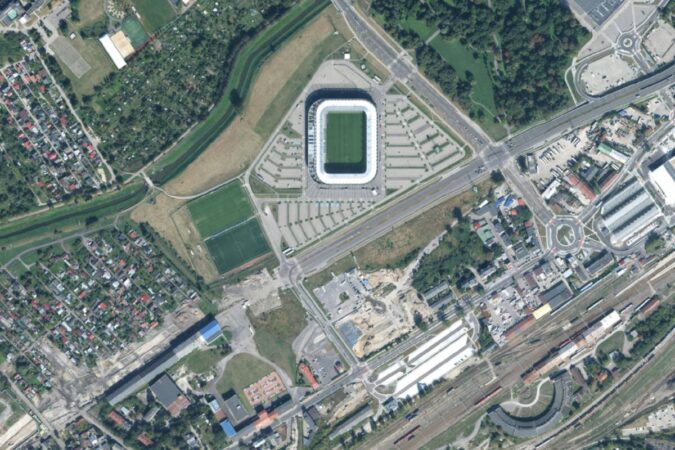 Widok z góry na stadion Arena Lublin i okolicę