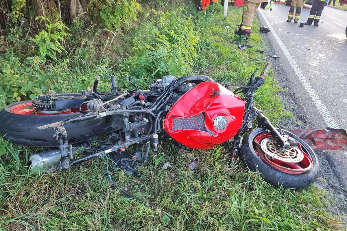 Wypadek motocyklisty i ciągnika rolniczego w Zagródkach