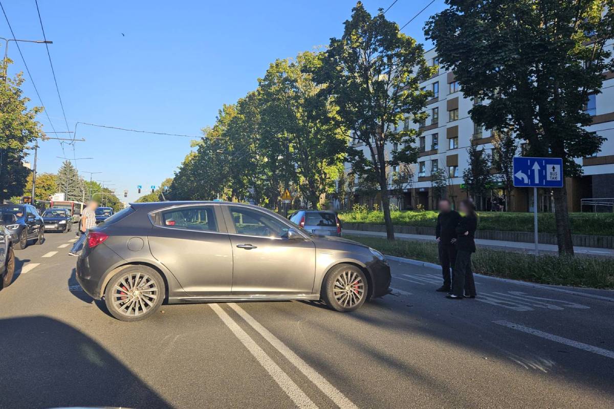 Zderzenie alfy romeo ze skodą na Al. Racławickich