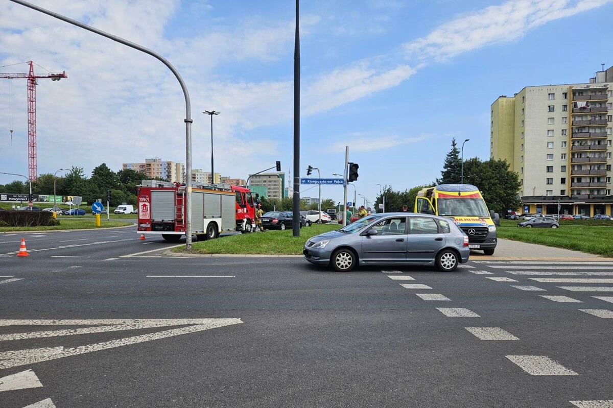 Zderzenie hondy z hyundaiem na al. Smorawińskiego w Lublinie