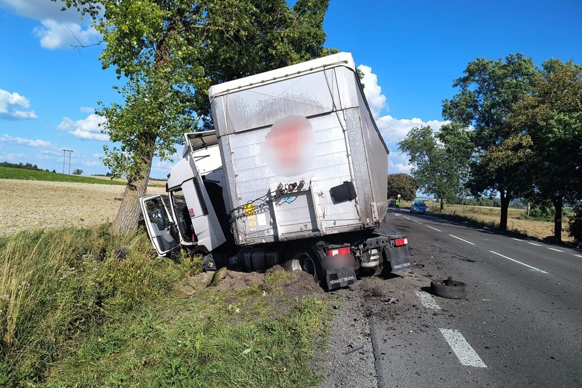 Zderzenie toyoty z ciężarówką na DK12 w Tytusinie koło Chełma