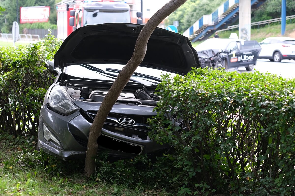 Zderzenie toyoty z hyundaiem na al. Sikorskiego