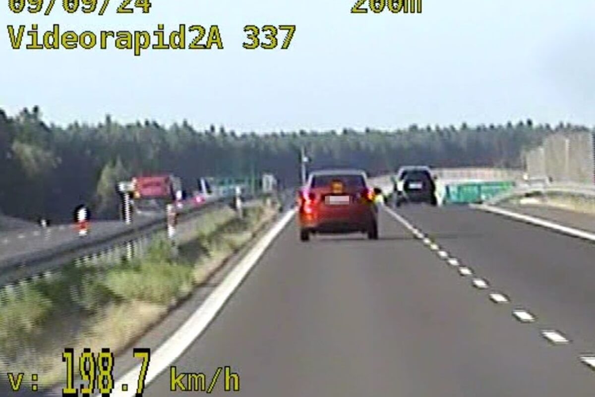 31-latek z Warszawy dostał 5000 złotych mandatu za przekroczenie prędkości na S19. Rozpędził się mazdą do blisko 200 km/h