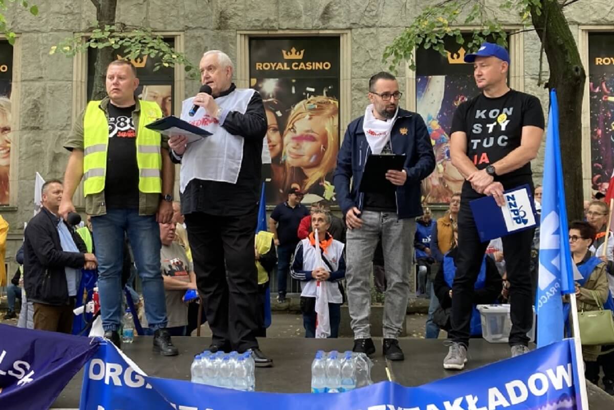 Protest NSZZ Solidarność przed Ministerstwem