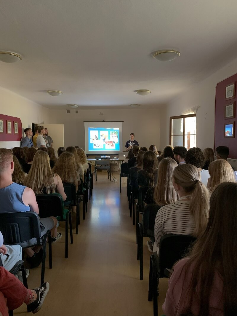 Pierwsze kroki nowych studentów UM