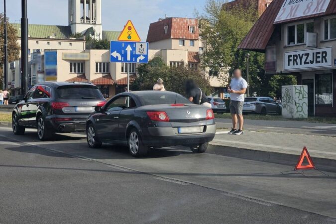 Kierująca renaultem uderzyła w tył audi na ul. Fabrycznej