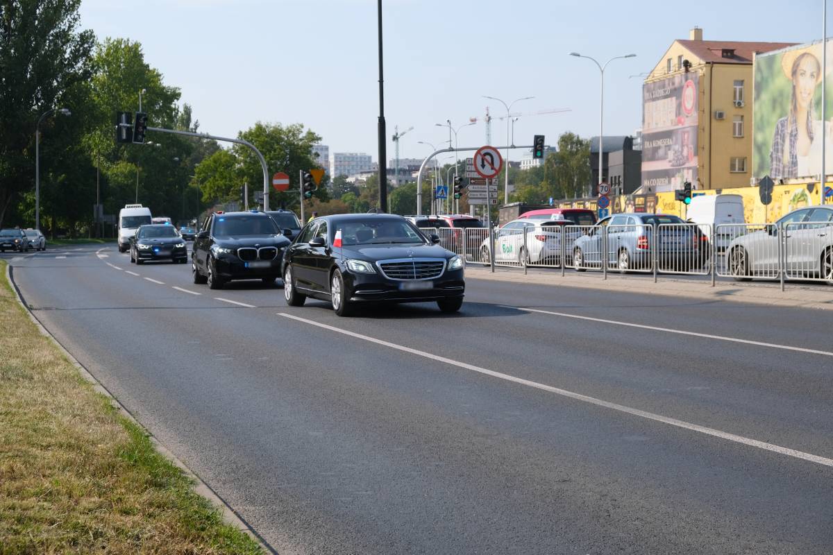 Przejazd kolumny rządowej przez Lublin