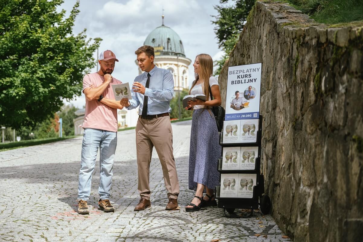 Świadkowie Jehowy proponują kurs biblijny