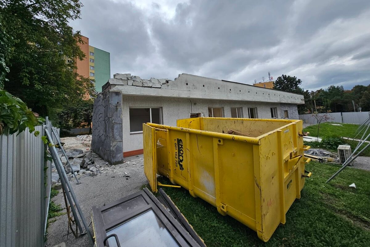 Wyburzanie starego komisariatu policji przy ul. Walecznych w Lublinie