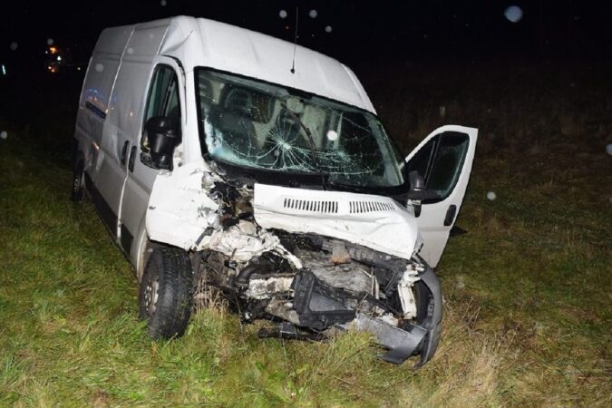 Bus peugeot, który został uderzony