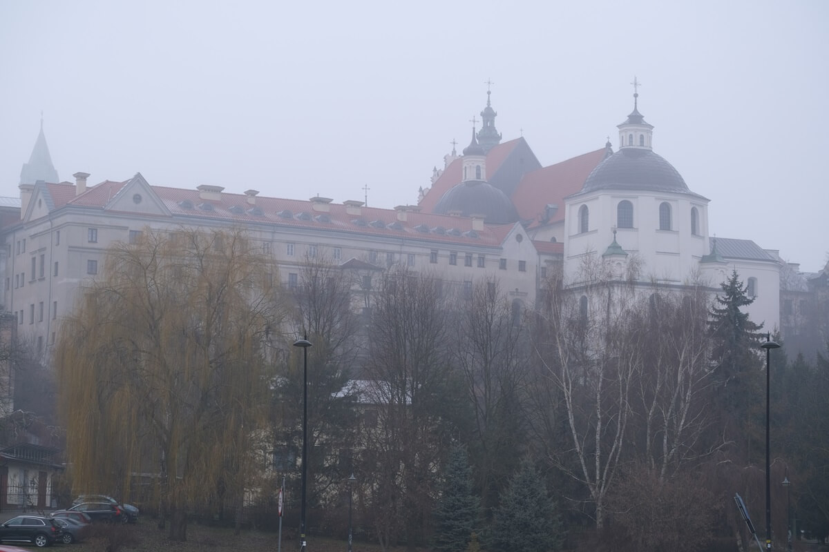 Policjanci w kominiarkach weszli do klasztoru oo. Dominikanów w Lublinie. Prokuratura: „Podejrzany miał być widziany w tym klasztorze”