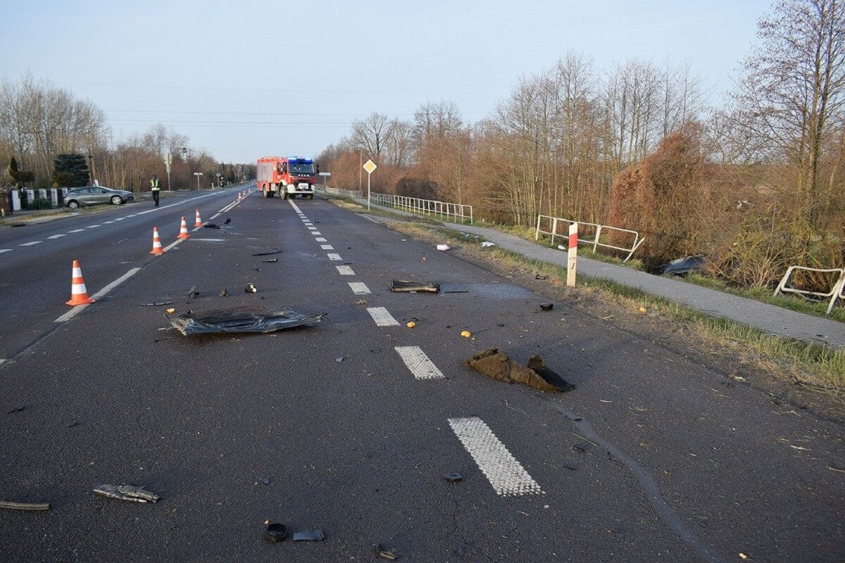 Kierowca Passata wypadł z drogi i uderzył w betonowy przepust. W samochodzie miał narkotyki