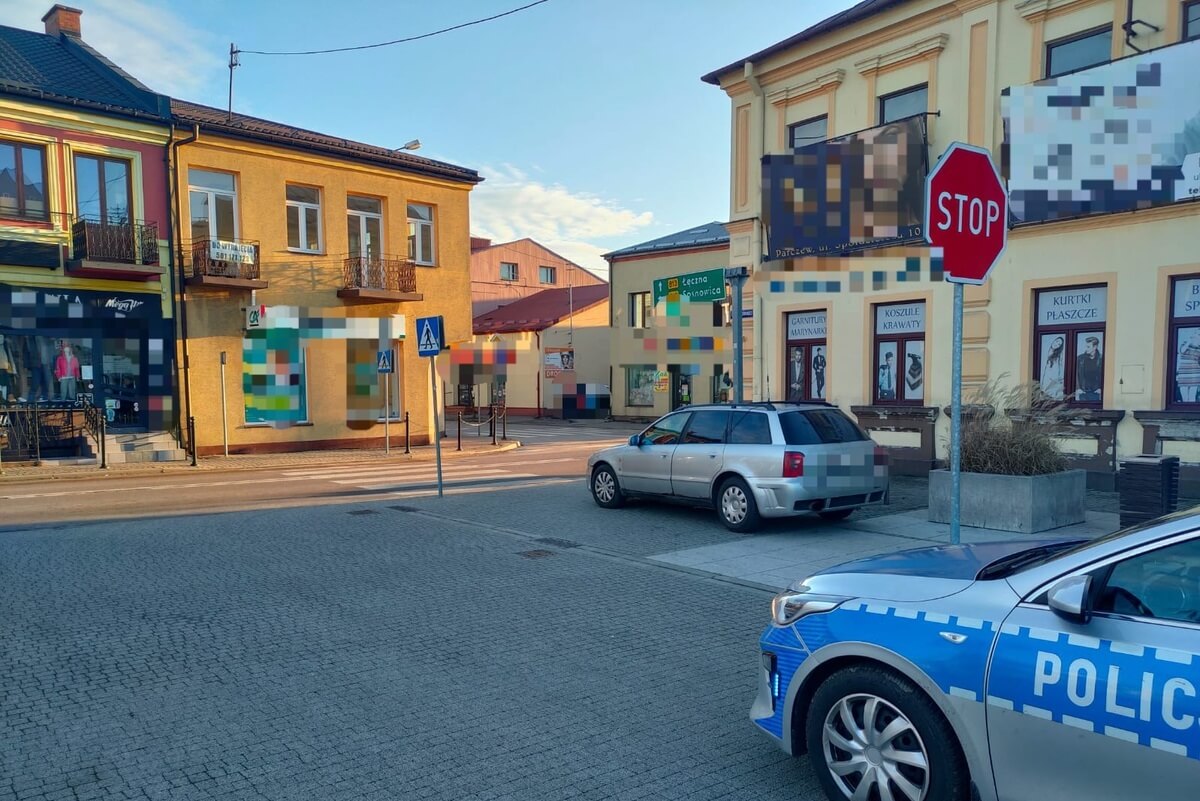 Kierowca bez uprawnień potrącił kobietą
