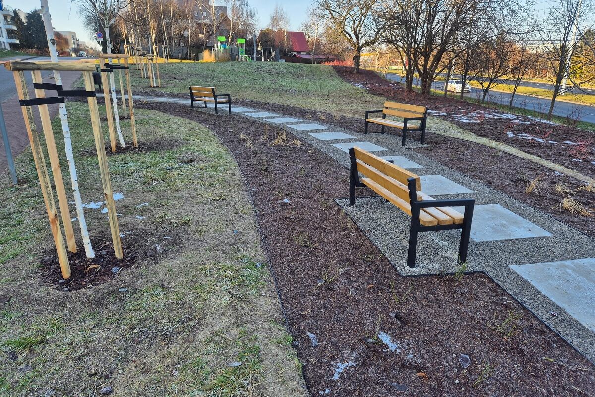Nowe zielone przestrzenie w Lublinie. Miejsca do relaksu i spotkań 4 Skwer z alejkami na ul. Gęsiej