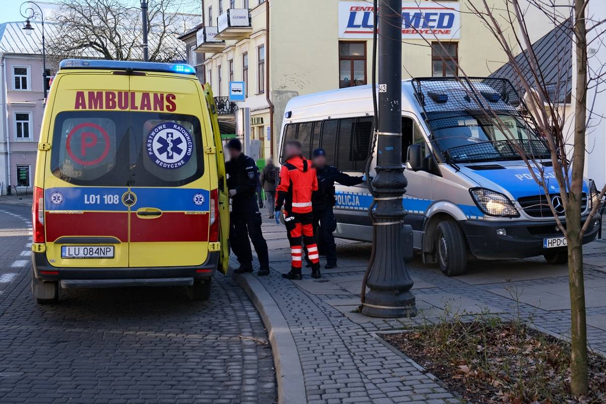 Policjanci przy zatrzymanym mężczyźnie ujawnili biały proszek