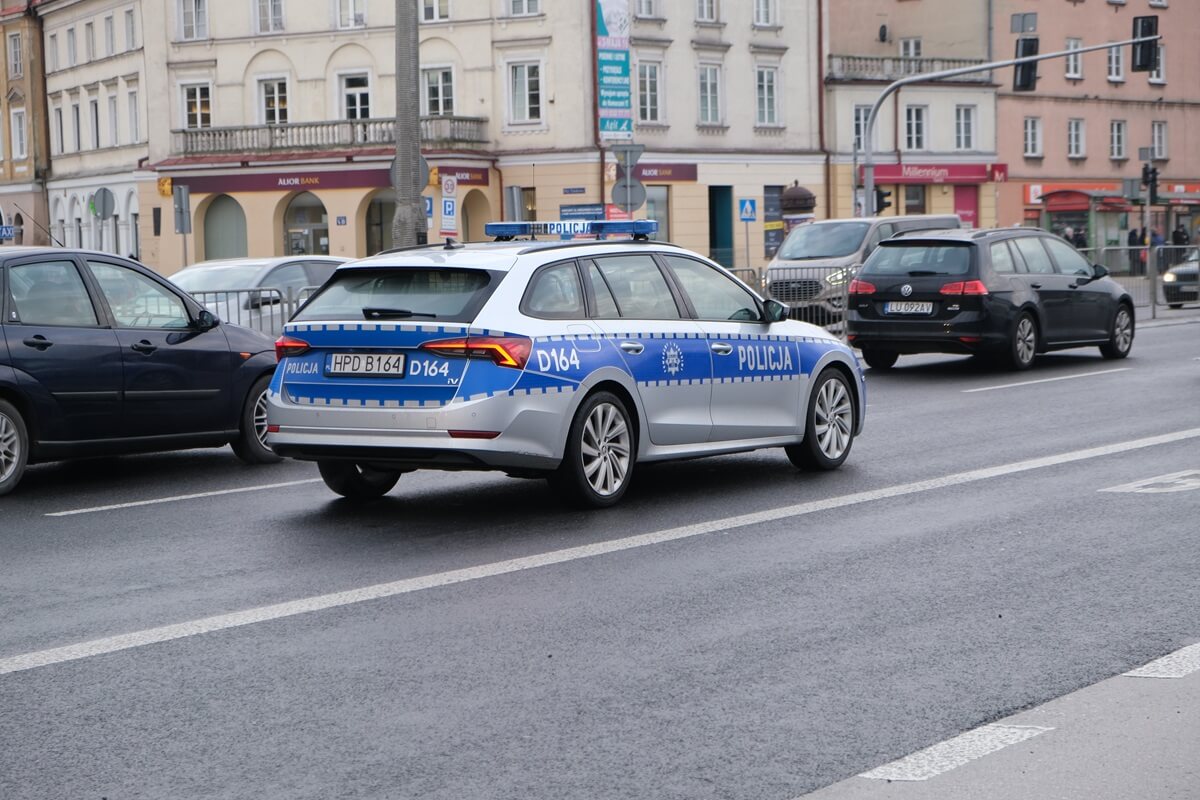 Potrącił osobę na przejściu dla pieszych. Policjanci z Lublina poszukują świadków tego zdarzenia