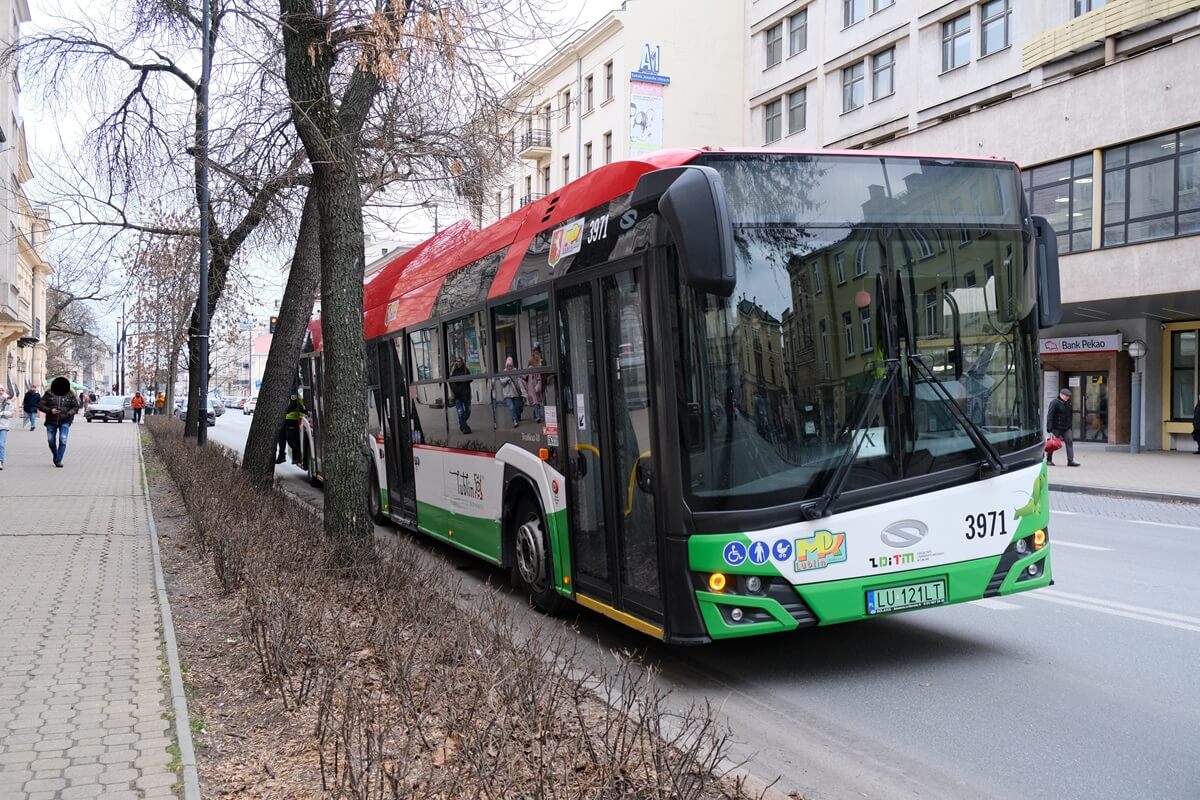 Kierowca hondy uderzył w bok trolejbusu na Krakowskim Przedmieściu w Lublinie