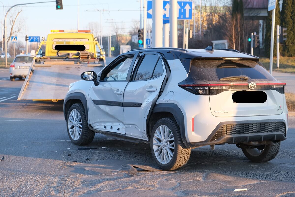 Zderzenie volkswagena z toyotą na rondzie por. Henryka Cybulskiego w Lublinie