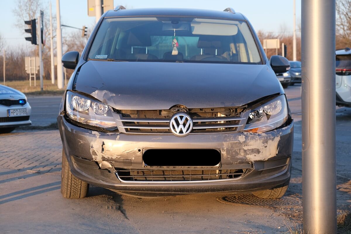 Zderzenie volkswagena z toyotą na rondzie por. Henryka Cybulskiego w Lublinie