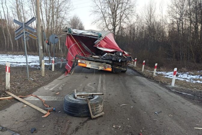 Zderzenie pociągu i ciężarówki