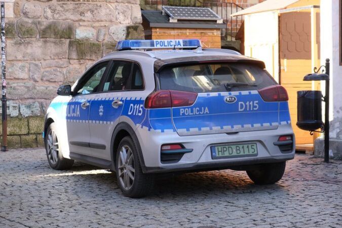 Elektryczny radiowóz policji
