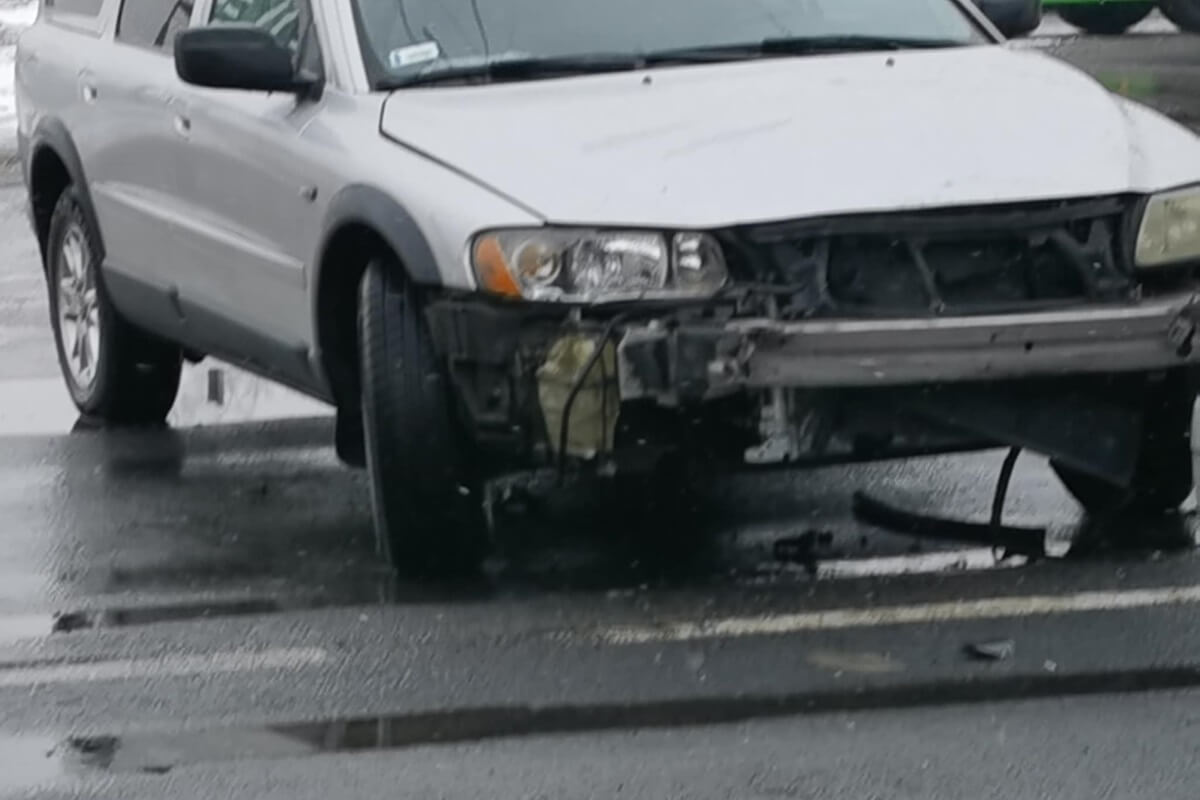 Zderzenie volvo z audi na skrzyżowaniu al. Unii Lubelskiej z ul. Zamojską w Lublinie