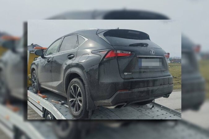samochód marki lexus