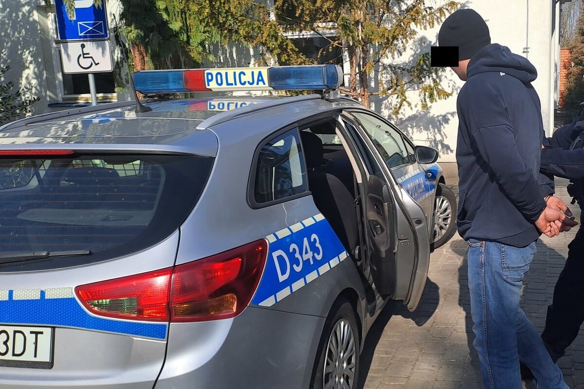 Kryminalna kryjówka – poszukiwany ukrył się w szafie na poddaszu!
