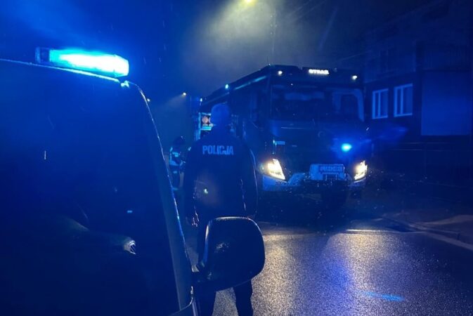 Pożar sadzy. Policja i straż pożarna na miejscu