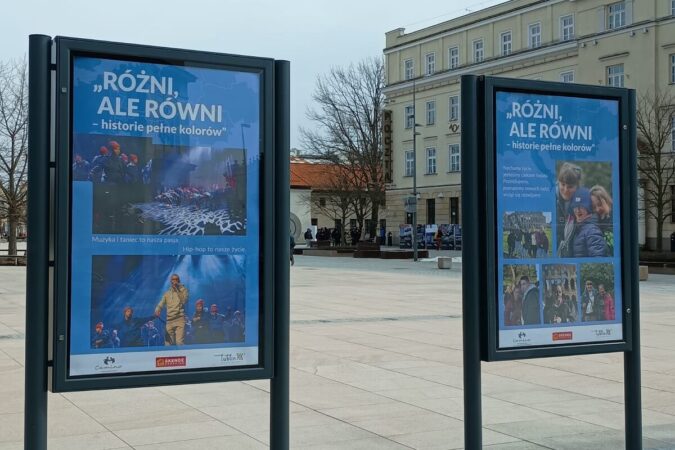 Wystawa Różni, ale równi - historie pełne kolorów