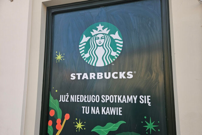 Kawiarnia Starbucks przy deptaku w Lublinie