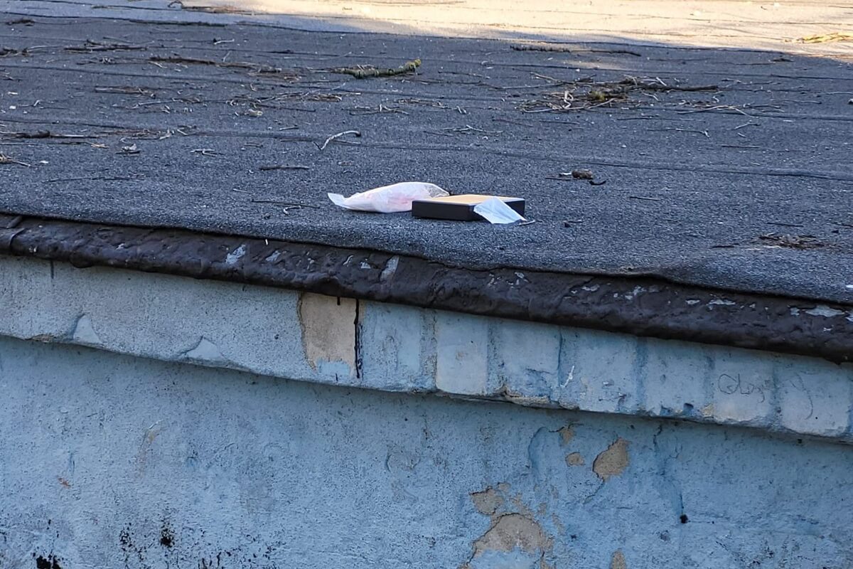 17-latek wpadł z mefedronem. Gdy na miejsce przyjechali wywiadowcy, próbował pozbyć się narkotyków