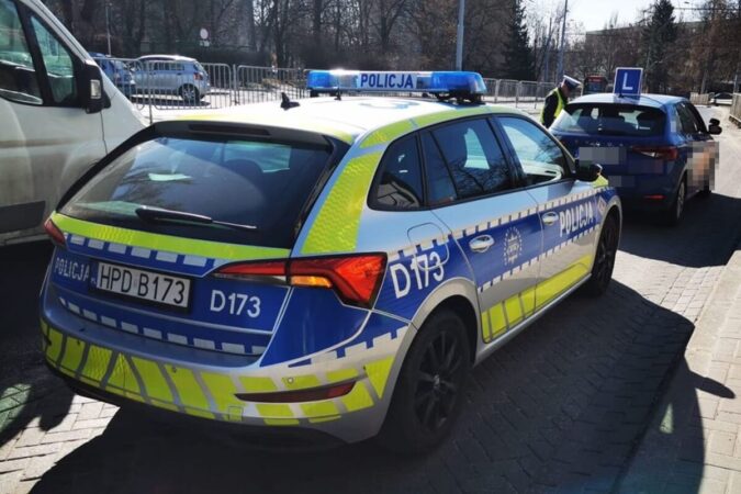 Policyjna kontrola samochodu nauki jazdy na ul. Lwowskiej w Lublinie