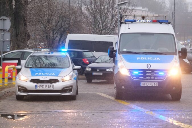 Volkswagen uderzył w tył radiowozu na al. Unii Lubelskiej w Lublinie