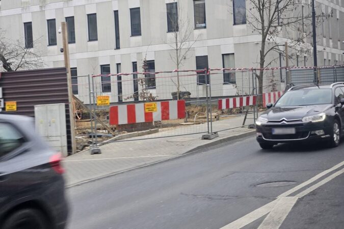 Zamknięty chodnik na ul. 3 Maja w Lublinie