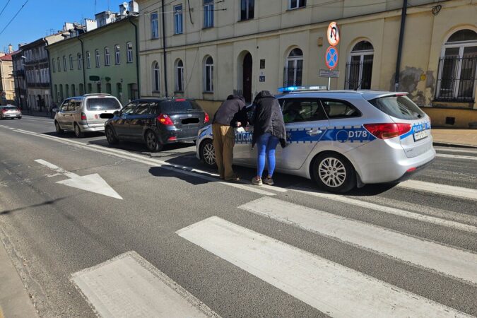 Zderzenie kii i renaulta przed przejściem dla pieszych na ul. Lubartowskiej w Lublinie