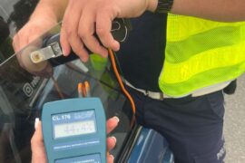 policjanci kontrolujacy przyciemnione szyby bc7197b3f6a3